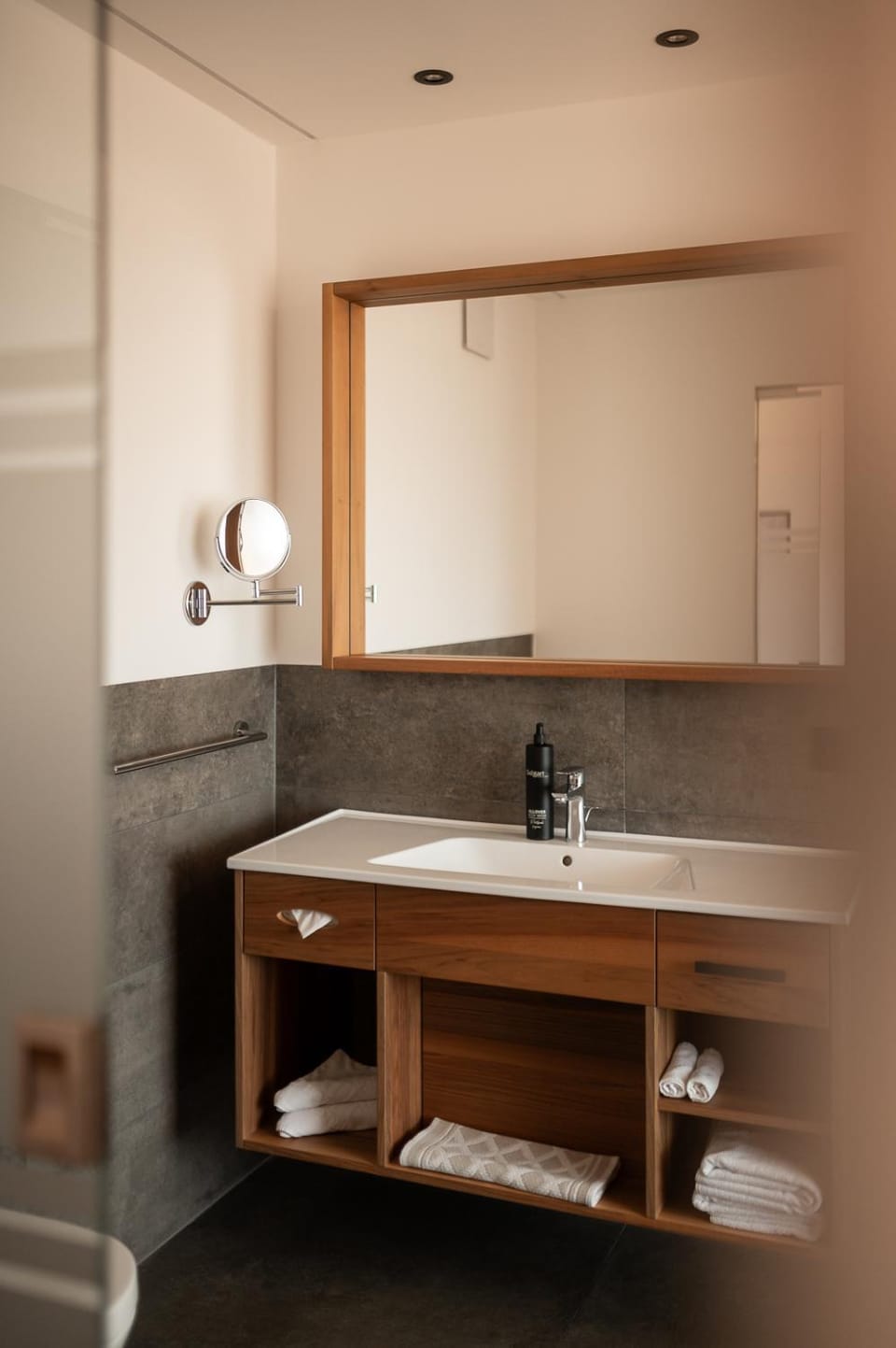 Bathroom, towels