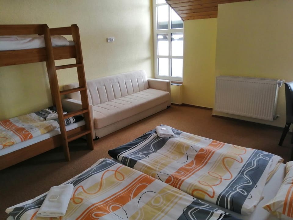 Bed, Photo of the whole room, bunk bed