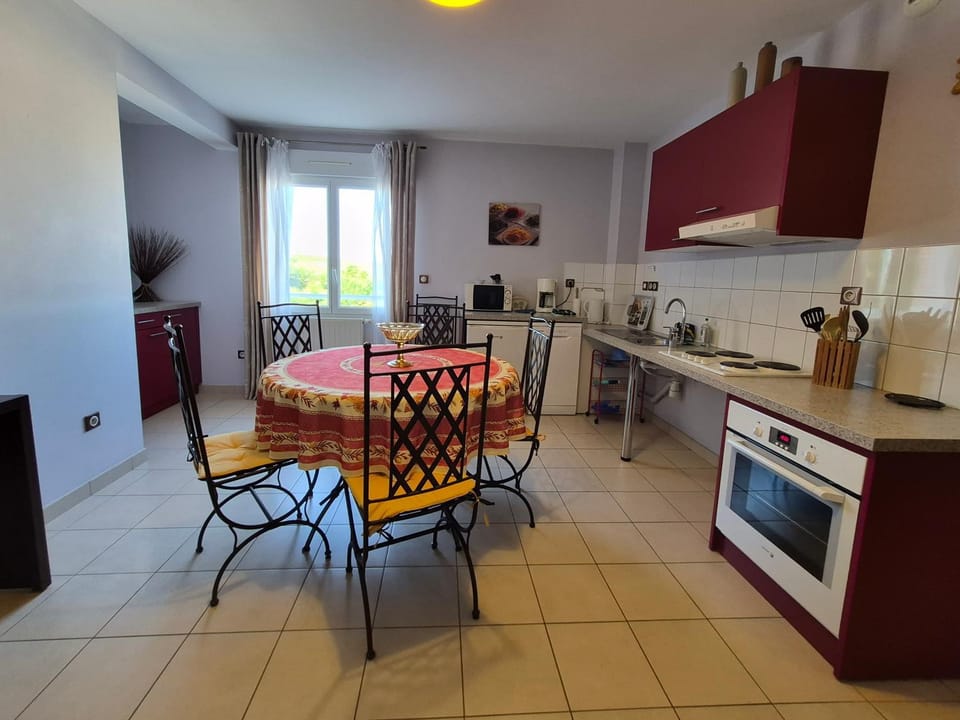 Kitchen or kitchenette, Dining area, dishwasher, oven, stove