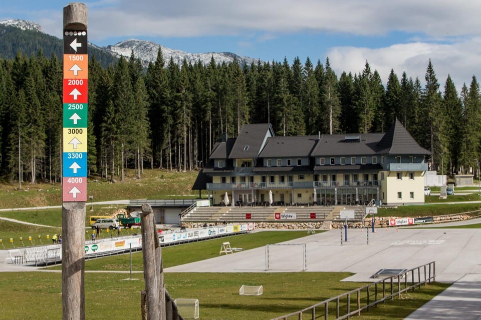 Facade/entrance, Area and facilities