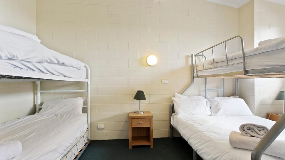 Bedroom, bunk bed