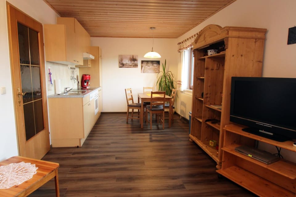 TV and multimedia, Kitchen or kitchenette, Dining area