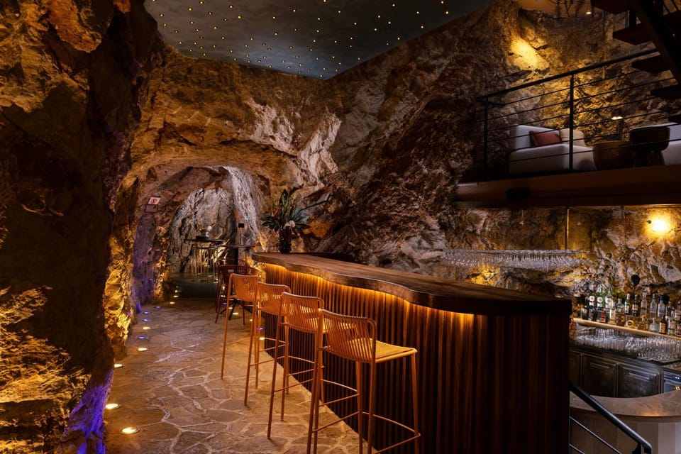 Lounge or bar