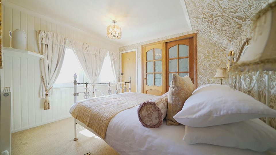 The Old Tramhouse Self Catering Traditional Charming Apartments Located In The Heart Of Historic Stirling For Short-Long Stays In Stirling For Tourism & Events & Contractor Base Stays For Central Belt Area & Open To Book All Year Round Apartment in Stirling