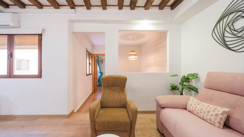 Living room, Seating area, air conditioner