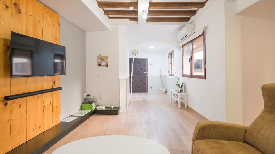 TV and multimedia, Kitchen or kitchenette, Seating area