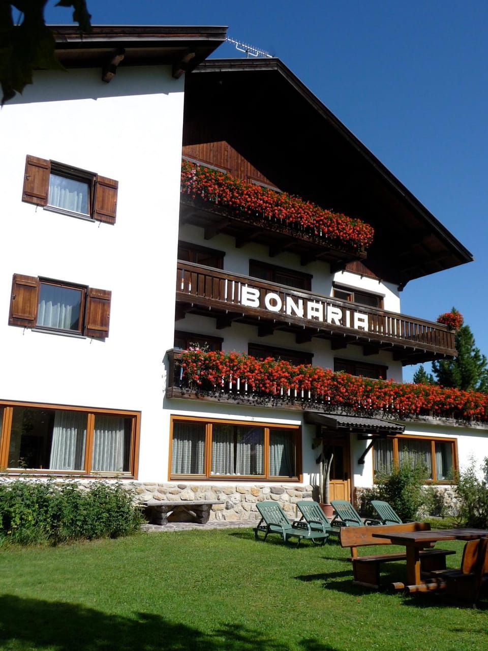 Garni Bonaria Apartment hotel in Corvara