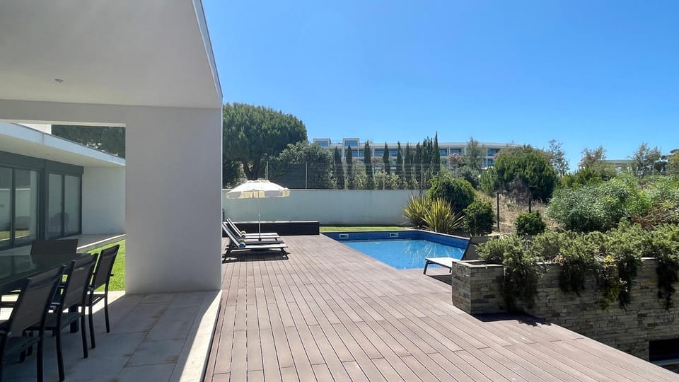Property building, Spring, Garden, Pool view, Swimming pool, sunbed