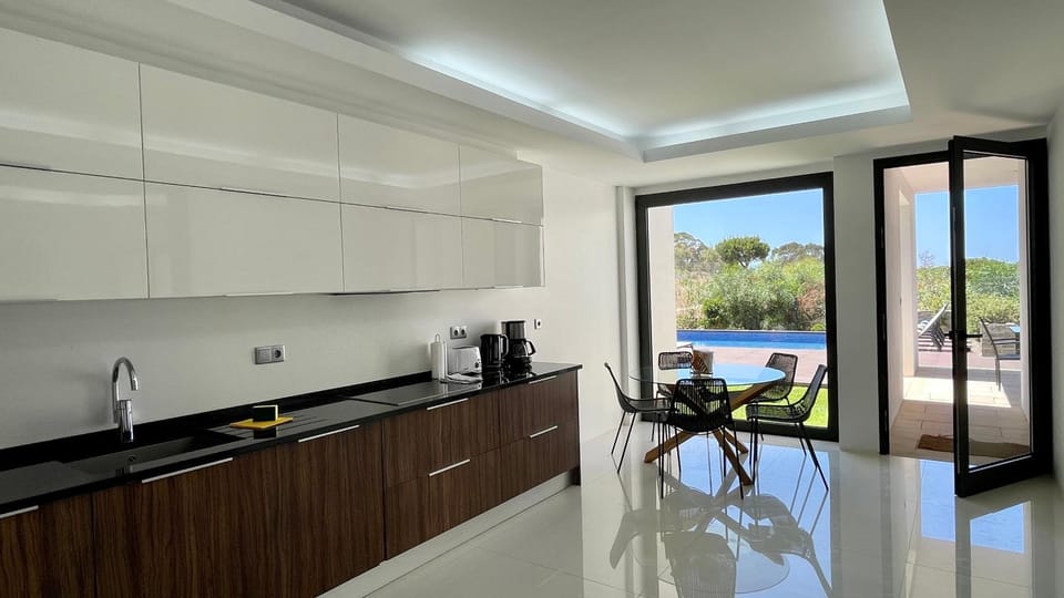 Coffee/tea facilities, Kitchen or kitchenette, Dining area, dishwasher, minibar, pet friendly, stove, toaster