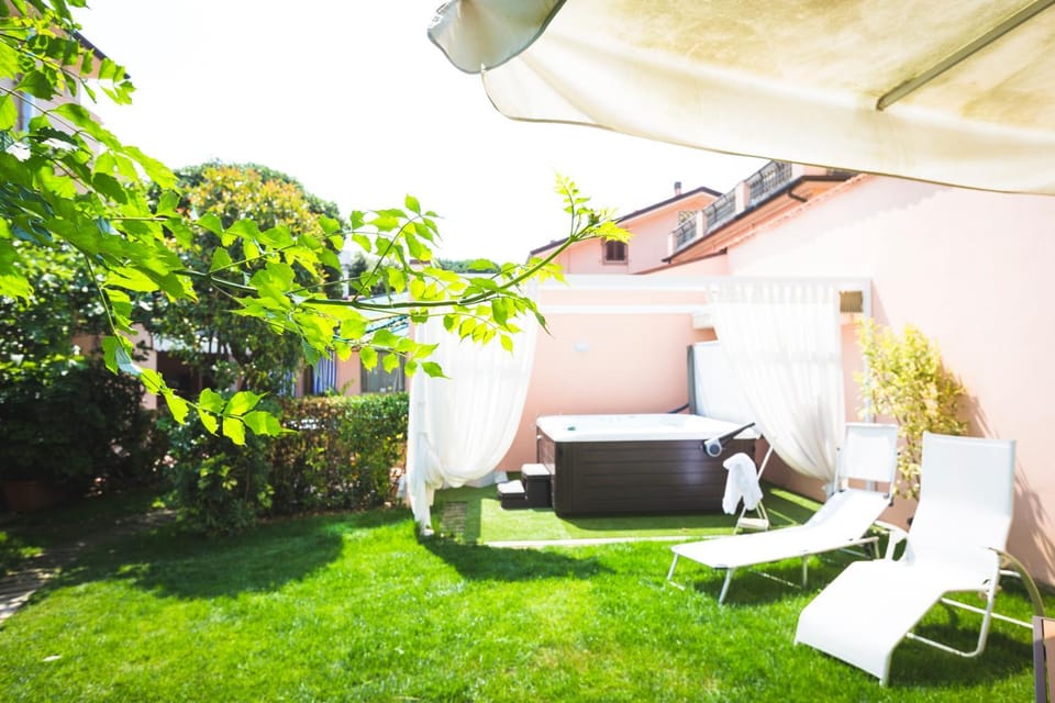 Activities, Garden, Garden, Hot Tub, Massage, Solarium, Garden view, Area and facilities, Open Air Bath, sunbed