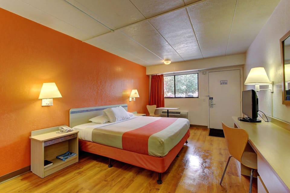 Photo of the whole room, On site
