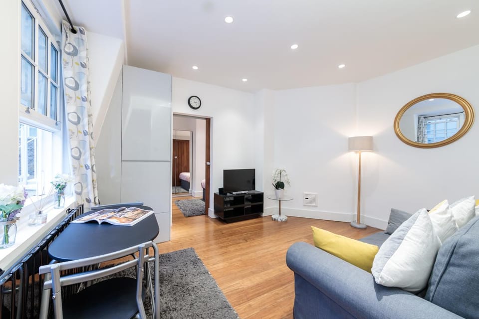 TV and multimedia, Living room, Dining area