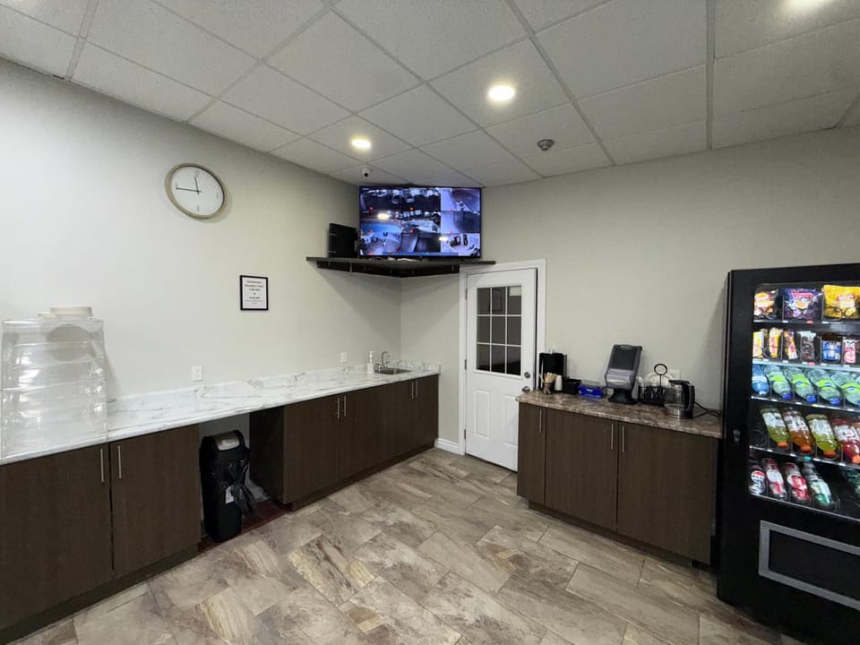 Coffee/tea facilities, Lobby or reception, Continental breakfast, vending machine