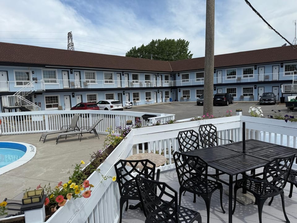 Property building, Patio, Swimming pool