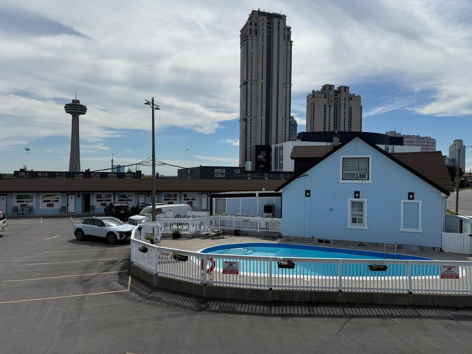 Pool view, Swimming pool