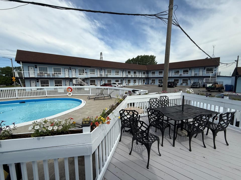 Property building, Patio, Swimming pool