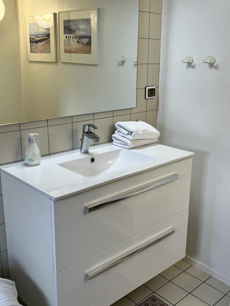 Bathroom, towels