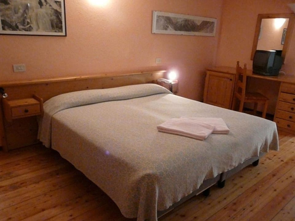 Bed, Photo of the whole room
