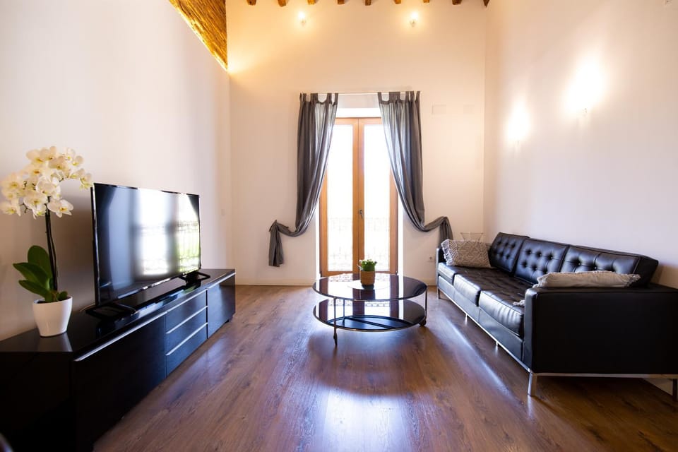 TV and multimedia, Living room, Photo of the whole room, Landmark view