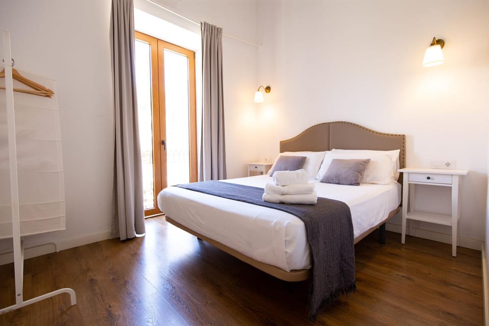 Bed, Photo of the whole room, Bedroom, City view, Landmark view