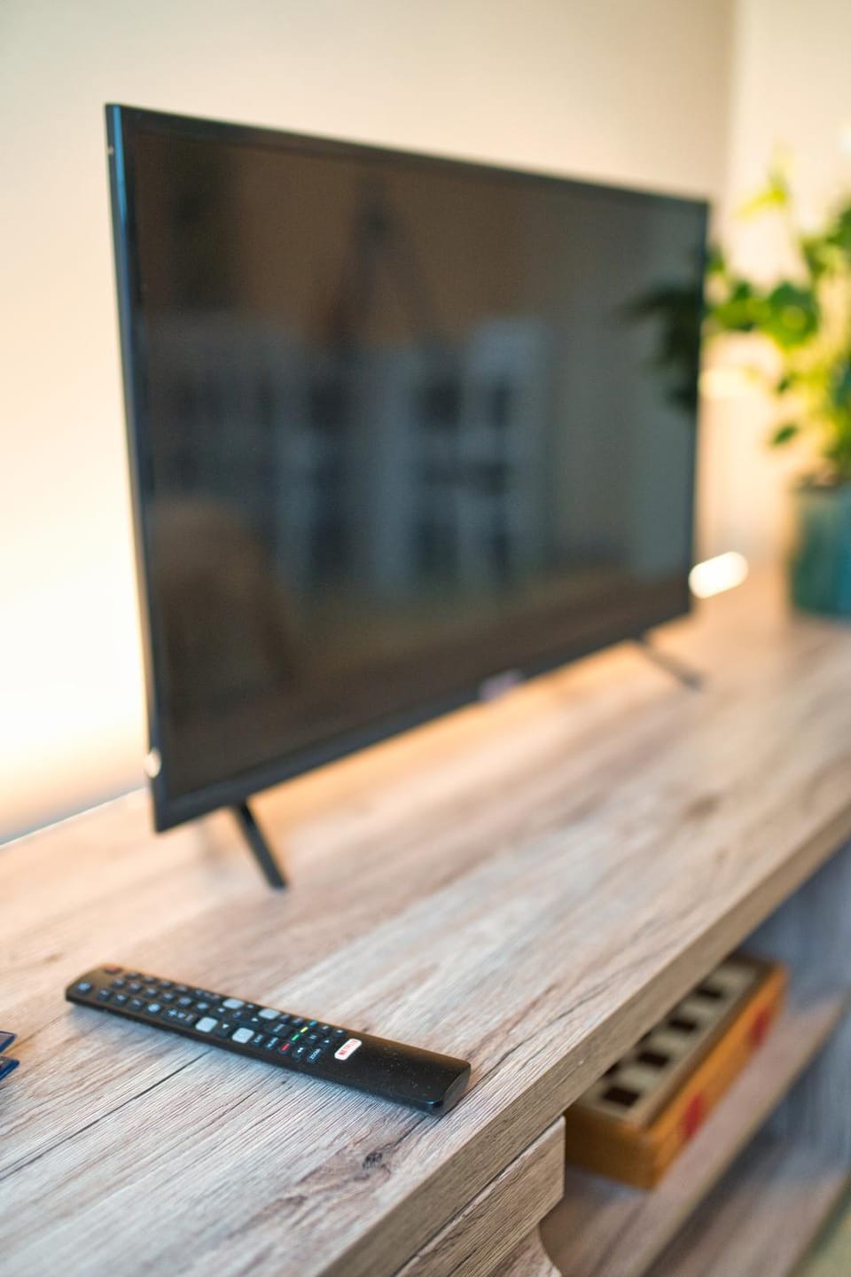 Day, TV and multimedia, Living room, Seating area