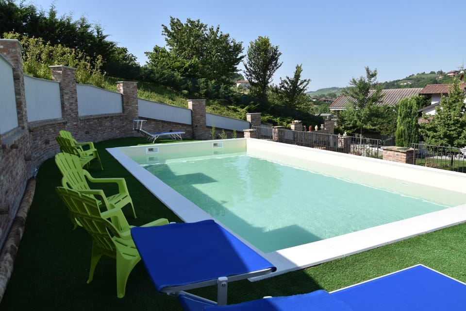 Swimming pool, Swimming pool