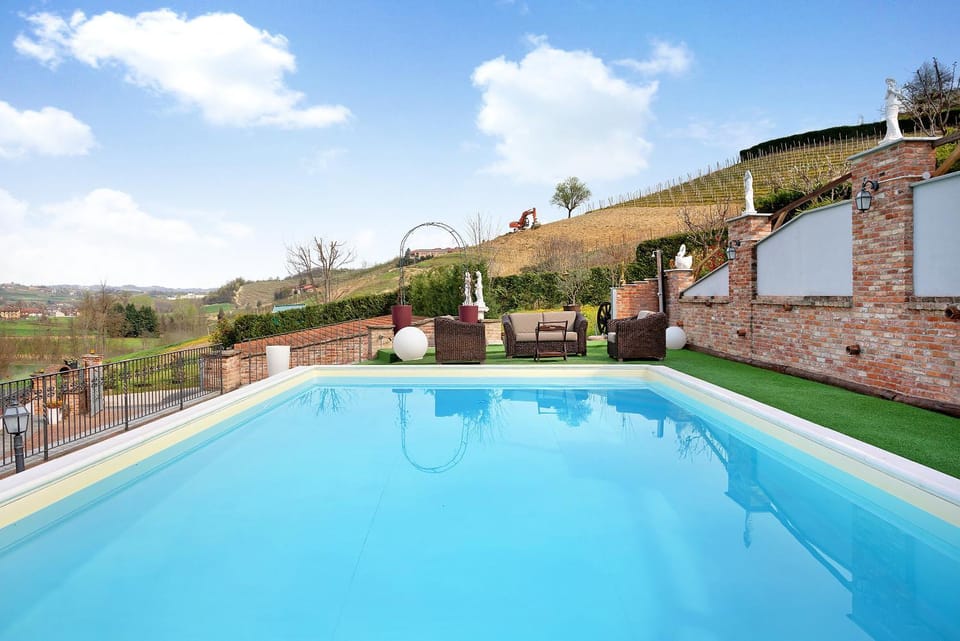 Swimming pool, Swimming pool