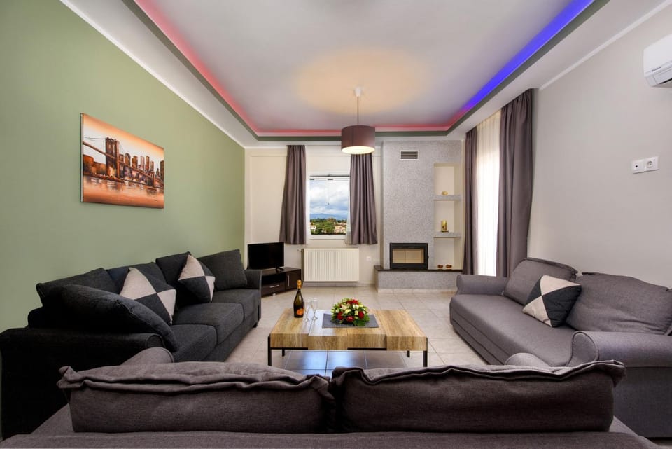 Living room, Seating area, Seating area