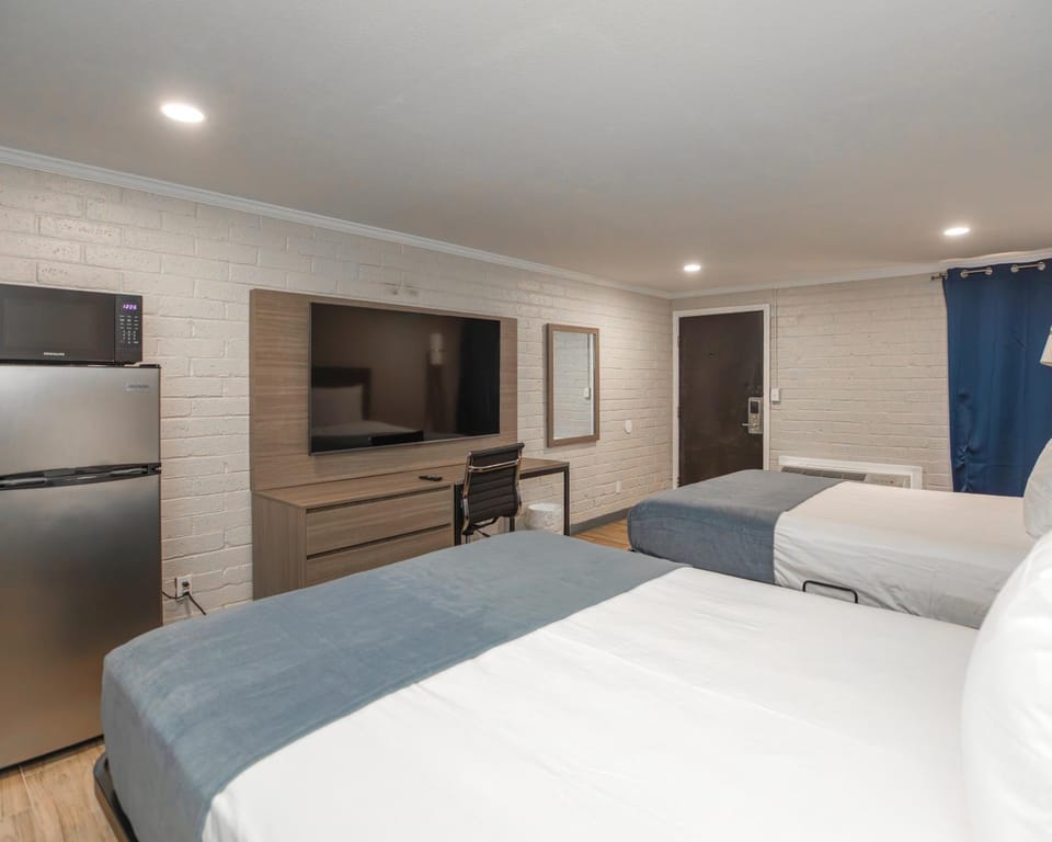 Bed, Living room, Bedroom