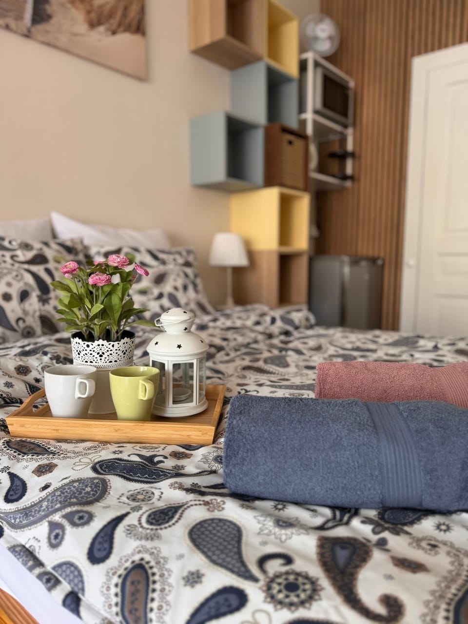 Bed, Photo of the whole room, Seating area