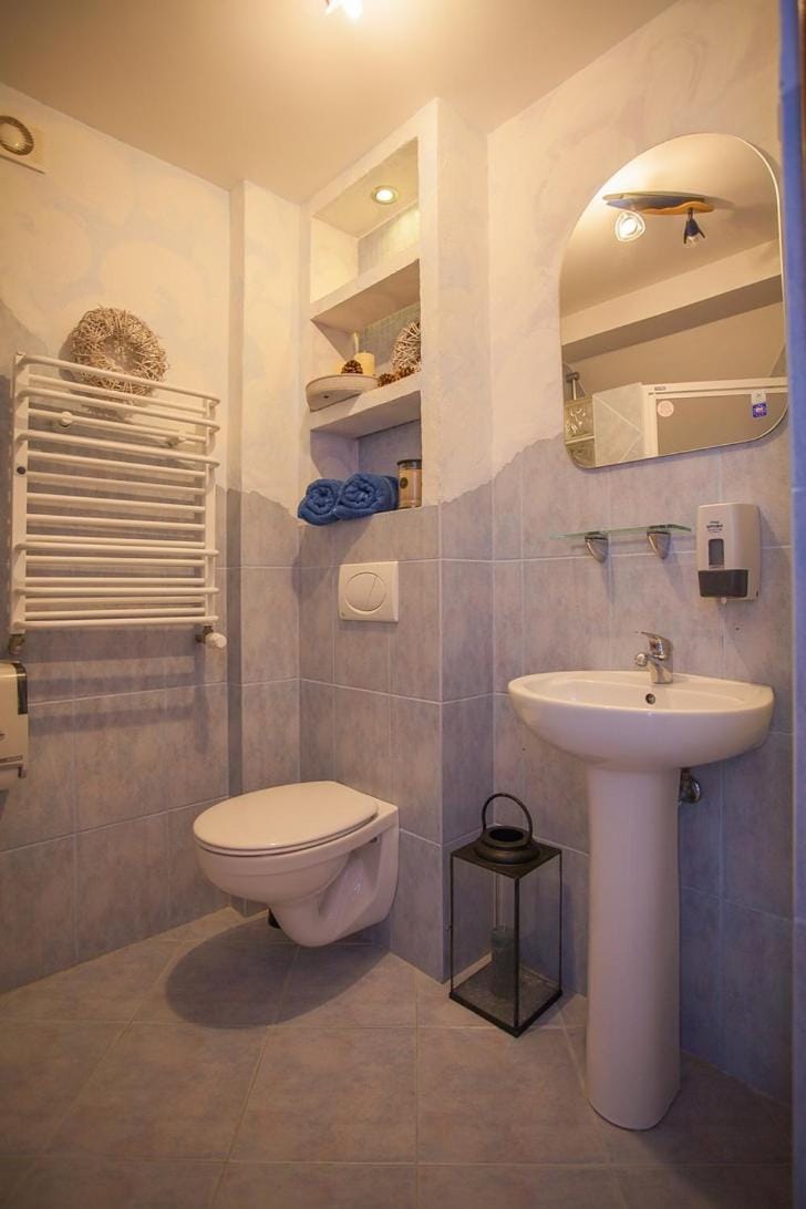 Toilet, Bathroom
