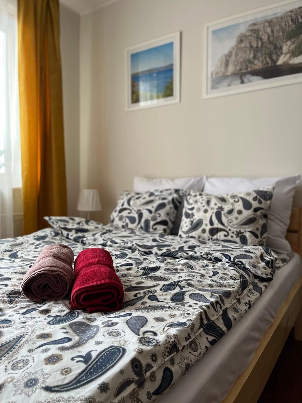 Bed, Photo of the whole room, Bedroom, towels