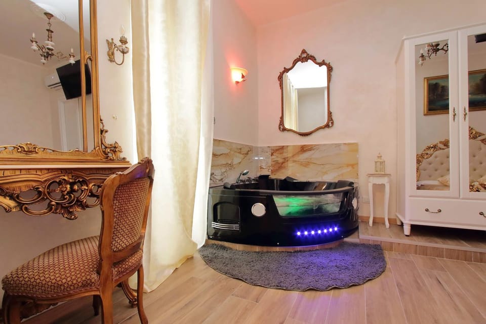 Photo of the whole room, Bedroom, Bath