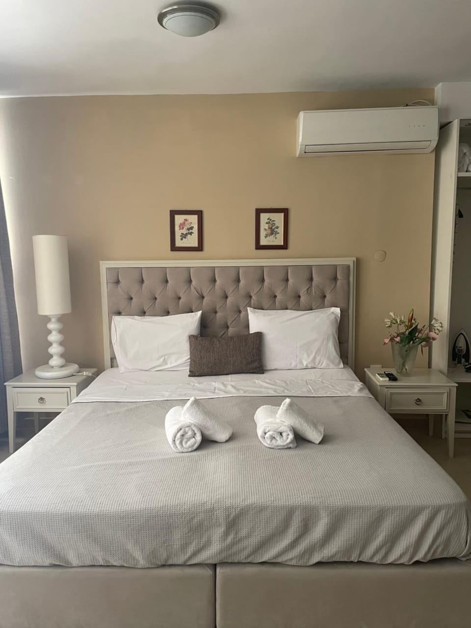 Bed, Photo of the whole room, Bedroom, towels, air conditioner