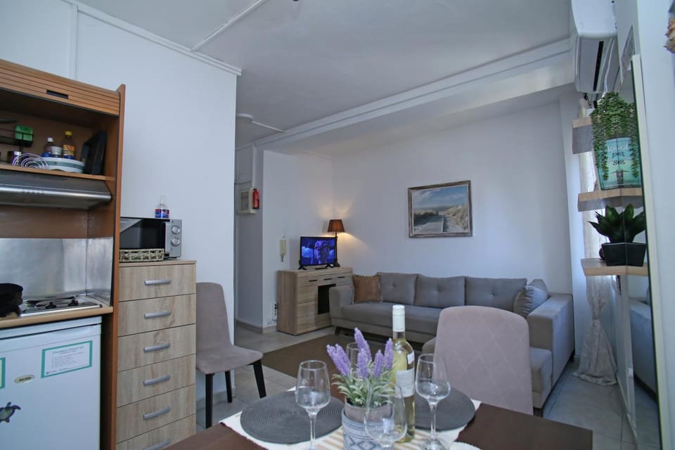 TV and multimedia, Kitchen or kitchenette, Living room, Seating area, Dining area, minibar