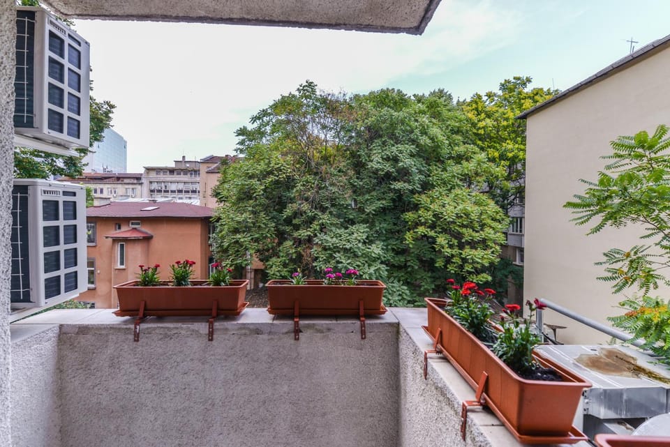 Property building, Day, Garden, View (from property/room), Balcony/Terrace, Garden view