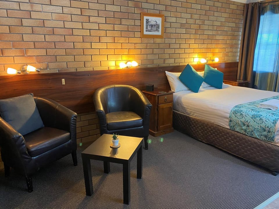 Bed, Seating area