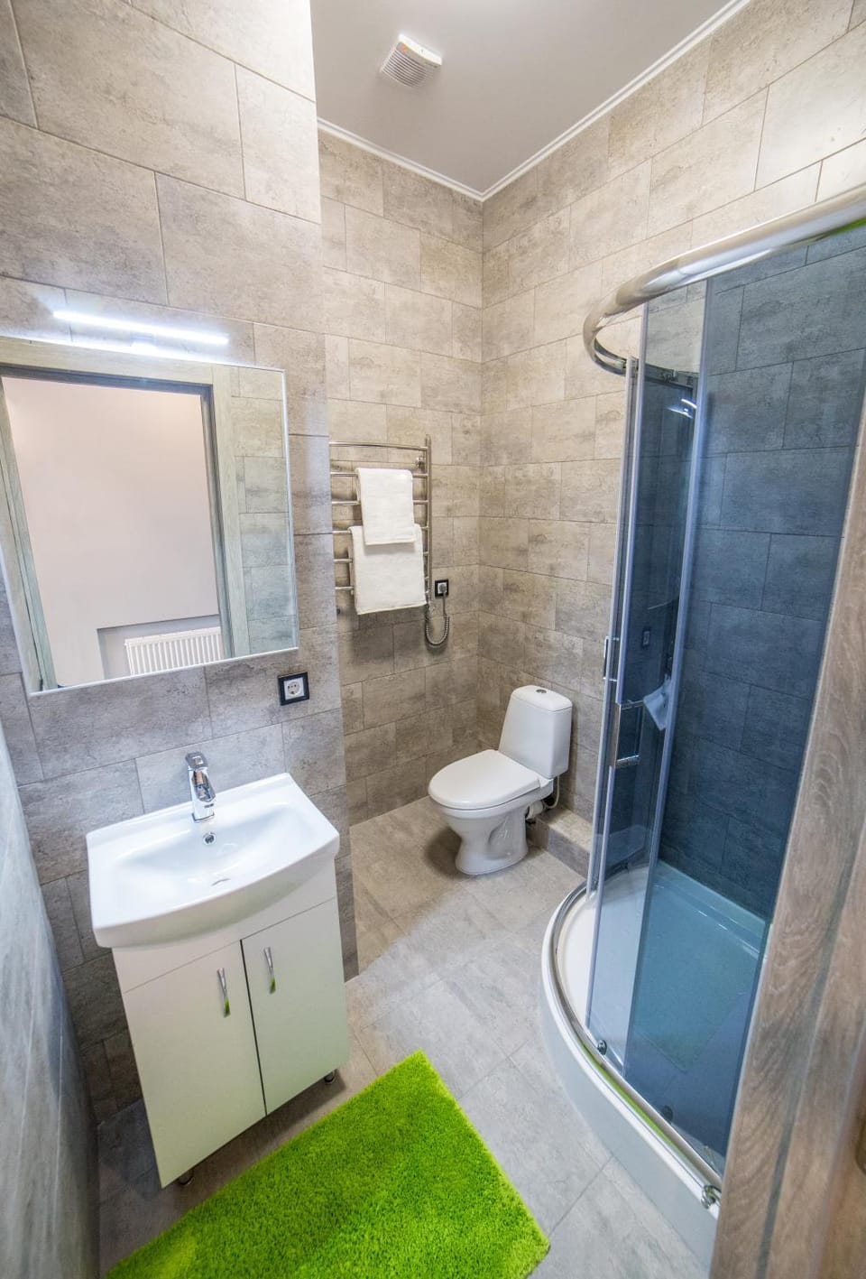 Shower, Toilet