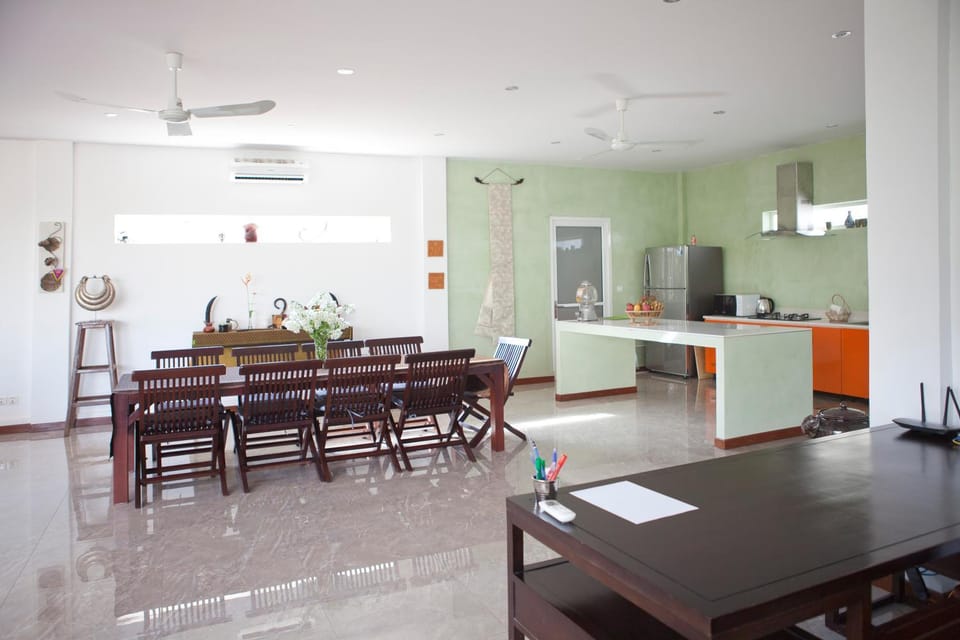 Coffee/tea facilities, Seating area, Dining area