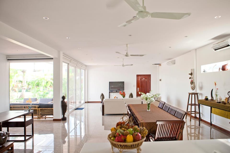 Communal lounge/ TV room, Lounge or bar, Banquet/Function facilities, Garden view, Pool view