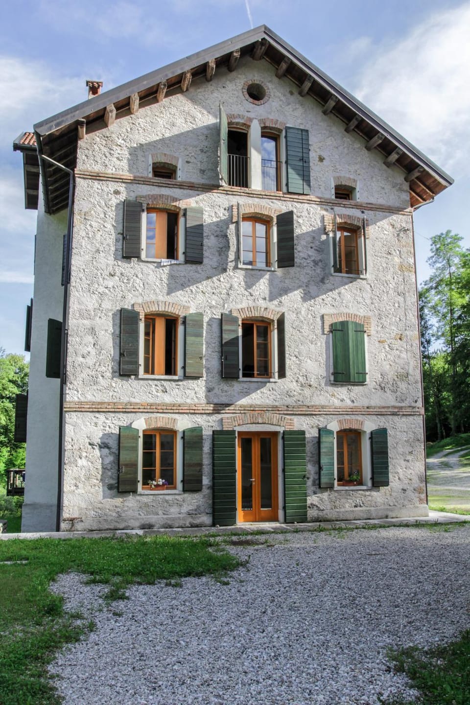 Facade/entrance