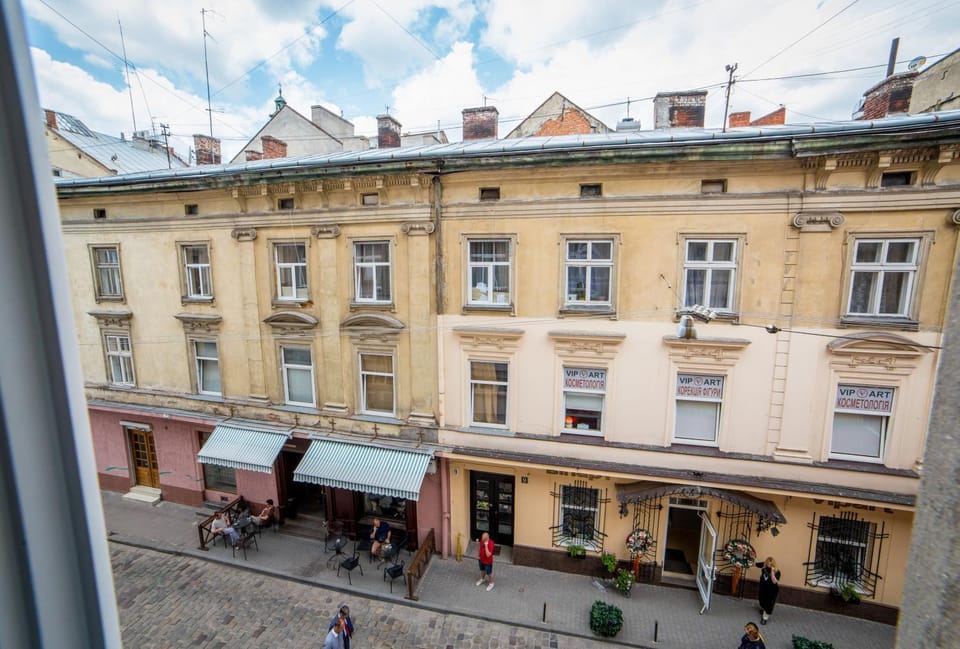Nearby landmark, Neighbourhood, City view, Street view