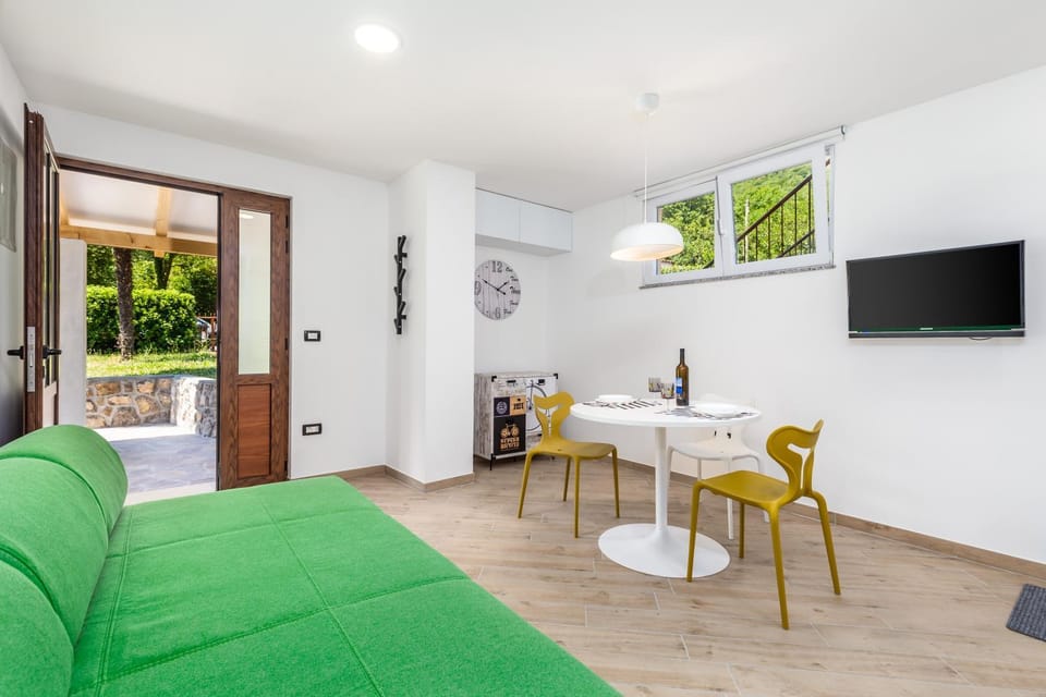TV and multimedia, Living room, Dining area