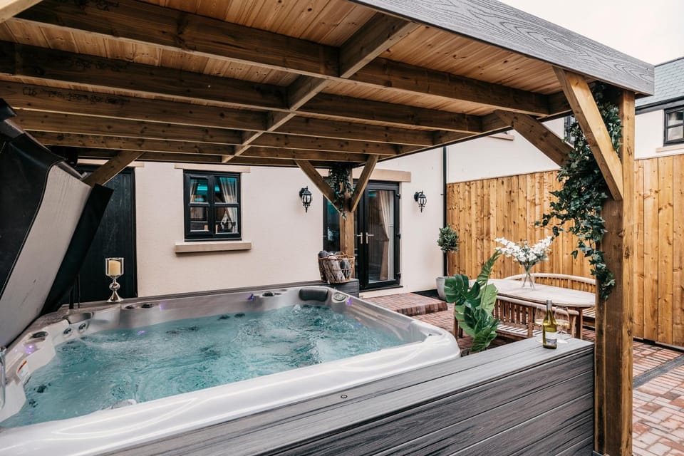 Garden, Hot Tub