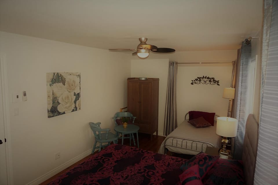 Bed, Photo of the whole room, Decorative detail