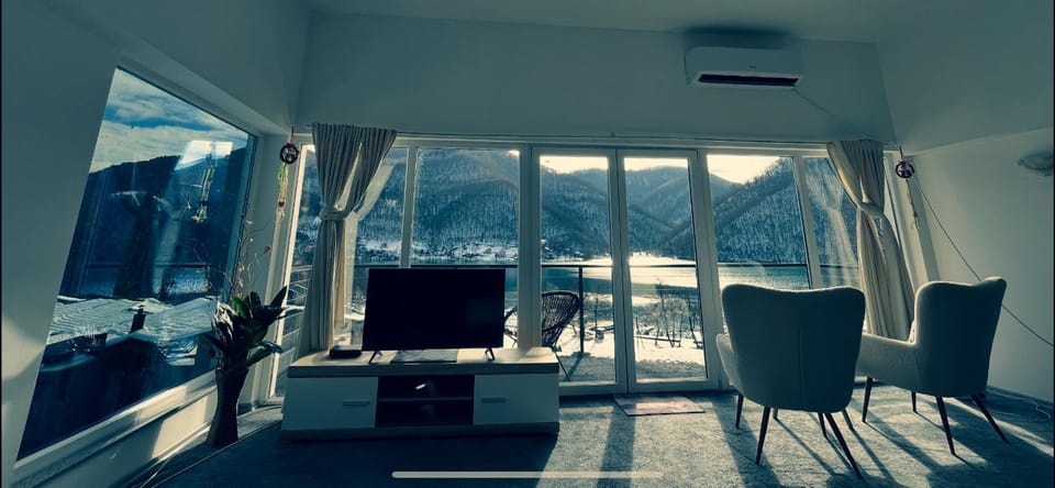 Royal Town Luxury with Panoramic View Wake up to breathtaking lake views and pure tranquility Apartment in Federation of Bosnia and Herzegovina