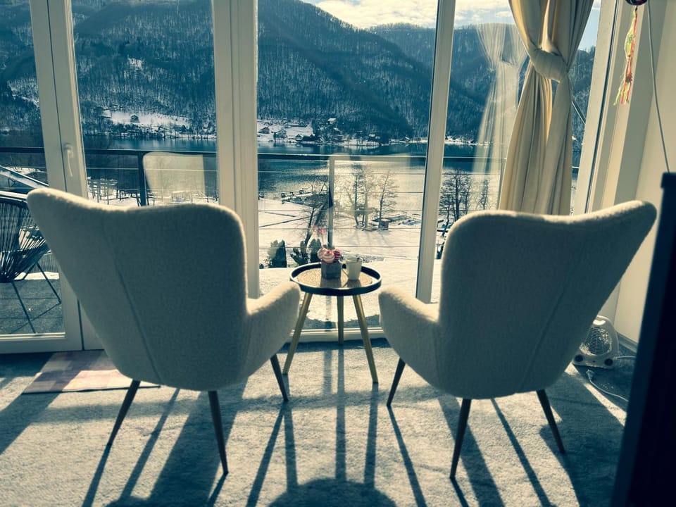 Royal Town Luxury with Panoramic View Wake up to breathtaking lake views and pure tranquility Apartment in Federation of Bosnia and Herzegovina