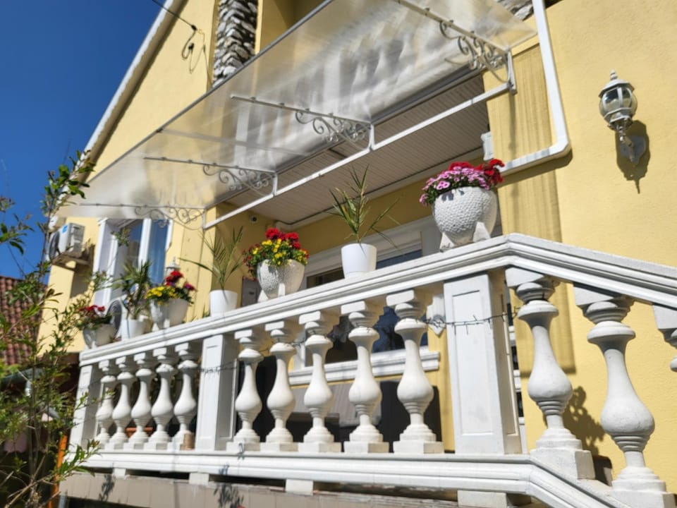 Property building, Balcony/Terrace