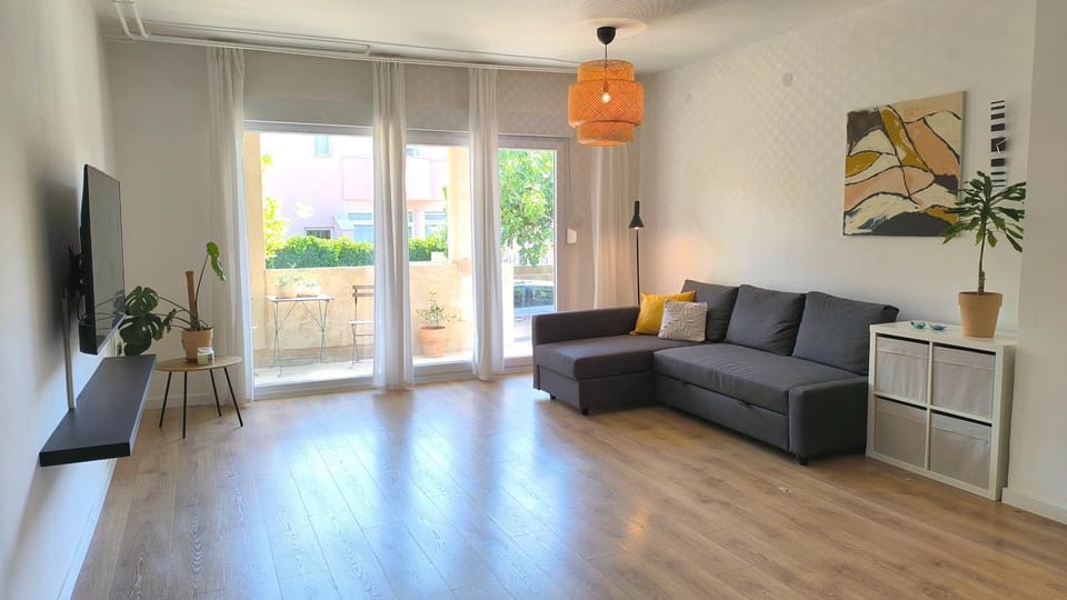 Communal lounge/ TV room, TV and multimedia, Living room, Seating area, Evening entertainment
