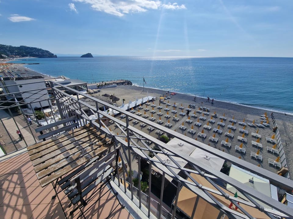 View (from property/room), Balcony/Terrace, Sea view